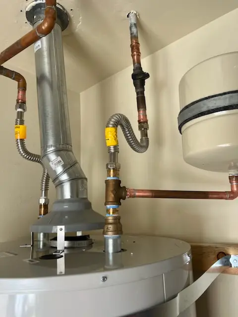 Water heater installation and plumbing repair in Miraleste